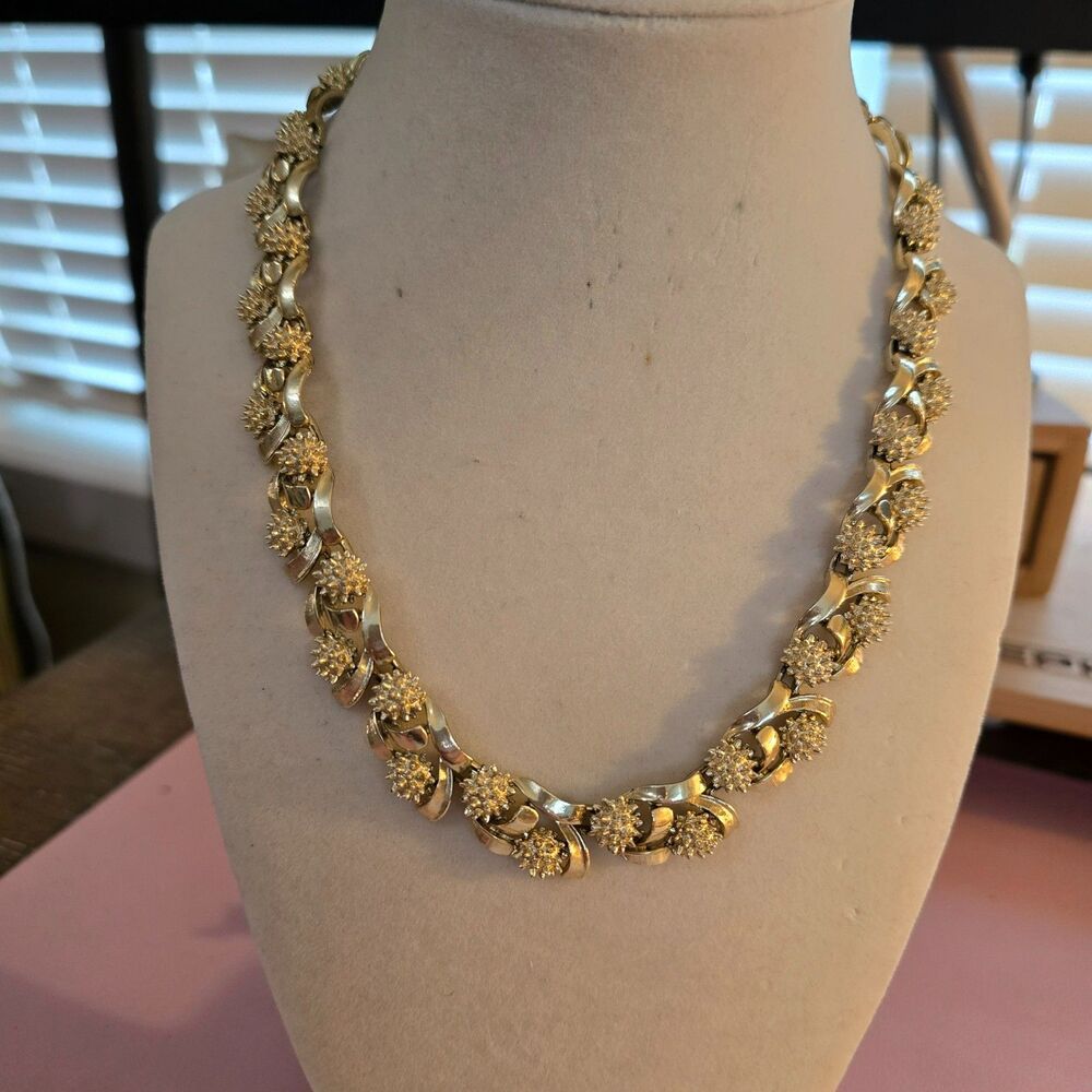 Vintage 1960s Coro Gold Tone Floral Cluster Costume Necklace